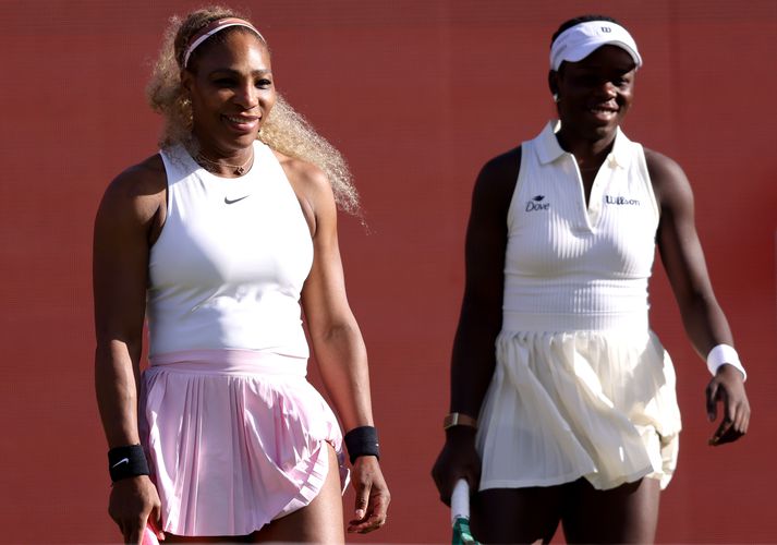 Serena Williams og Victoria Mboko unnu tvíliðaleikinn saman í kvöld.
