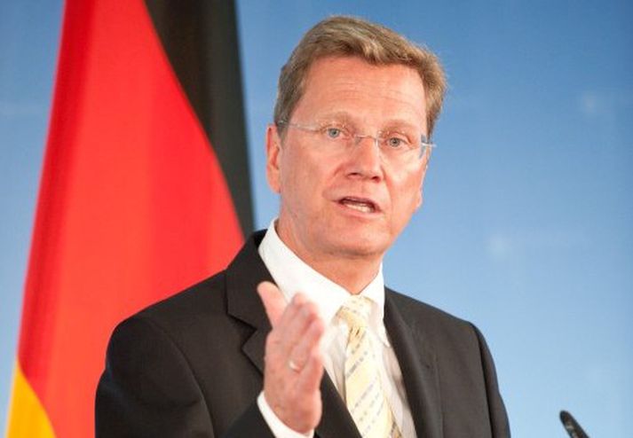 Utanríkisráðherra Þýskalands, Guido Westerwelle, segir möguleika að mönnunum hafi verið rænt.