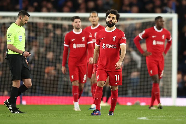 Standard Chartered hefur verið framan á treyjum Liverpool frá 2010. Núverandi samningur félagsins við bankann gildir til 2027.