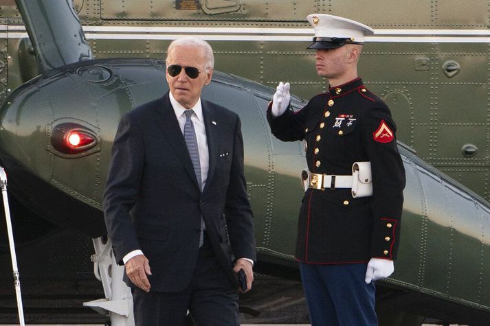 Joe Biden (t.v.) mun ekki eiga sjö dagana sæla vinni repúblikanar meirihluta á þingi í næsta mánuði. Þeir hafa boðað rannsóknir á öllum og öllu sem hann tengist.