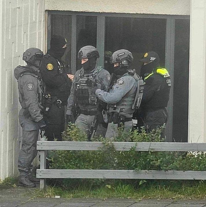 Frá aðgerðum sérsveitar þann 5. september í Flúðaseli. Rétt eftir hádegi í dag voru þrír menn handteknir í sama húsi.