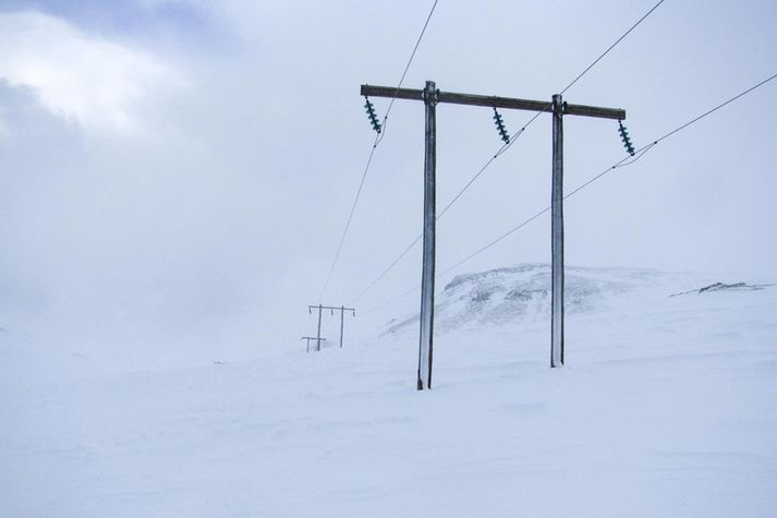 Á sjötta þúsund heimili og vinnustaðir misstu rafmagn vegna óveðursins í gær.