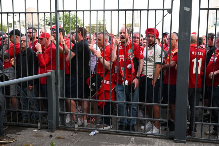 Hér má sjá svekkta stuðningsmenn Liverpool sem voru með miða en var ekki hleypt inn á úrslitaleik Liverpool og Real Madrid á Stade de France árið 2022.