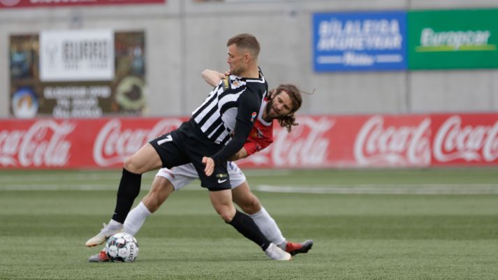 Danirnir Tobias Thomsen og Rasmus Christiansen í glímu.