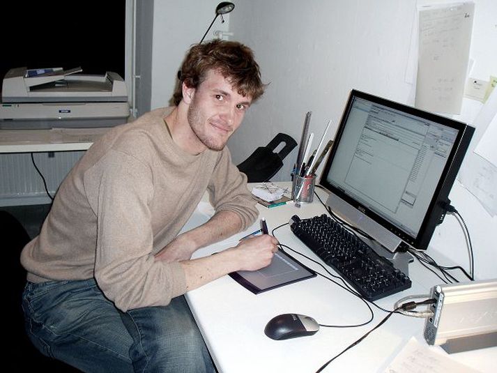 Jón Kristján Kristinsson er búsettur í Danmörku, þar sem hann vinnur nú við að gera teiknimyndir.