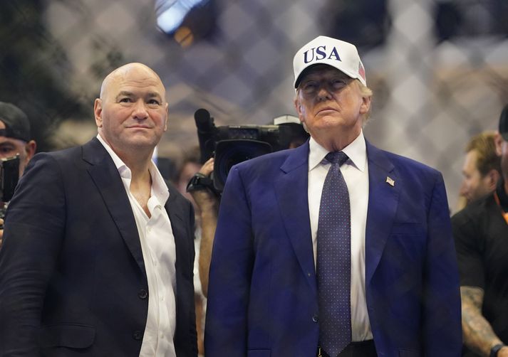 Dana White, forseti UFC, og Donald Trump Bandaríkjaforseti á Freedom 250-bardagakvöldinu sem var haldið á lóð Hvíta hússins.