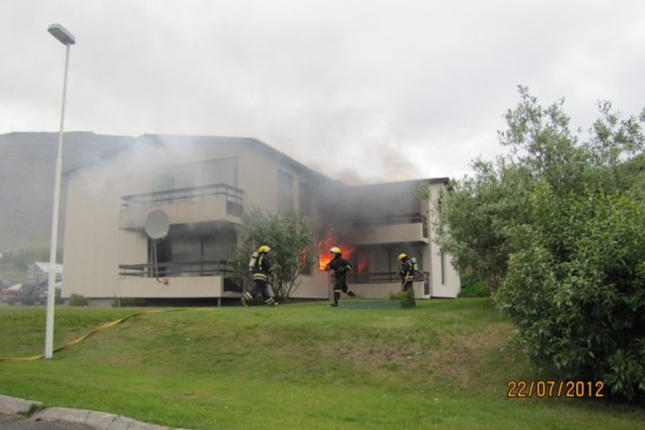 Frá eldsvoðanum í gærkvöldi.