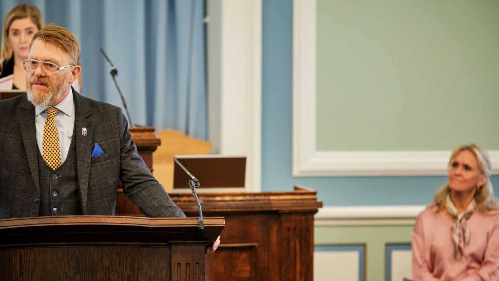 Við­reisn heldur starfsheimildum en fram­lagið fylgir Jóni