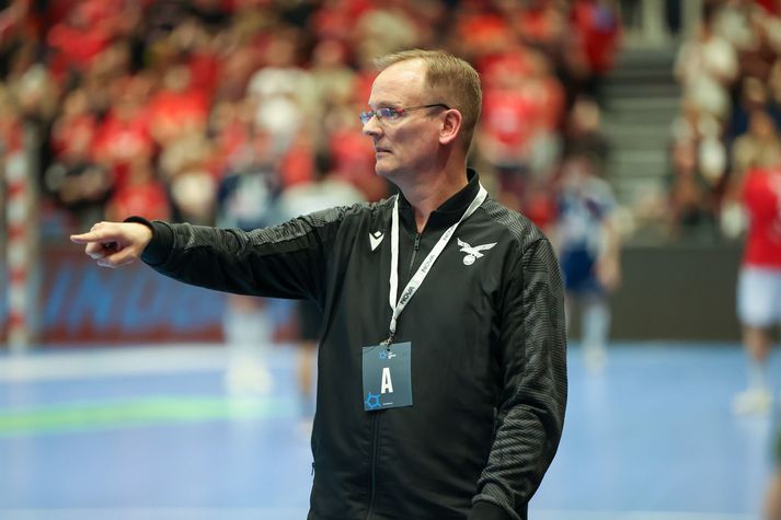 Óskar Bjarni Óskarsson stýrði Val til sigurs í EHF-bikarnum um helgina.