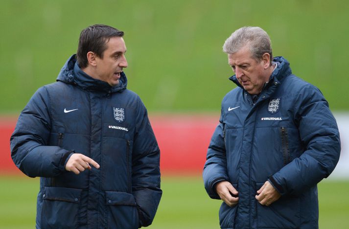 Neville ræðir við Roy Hodgson.