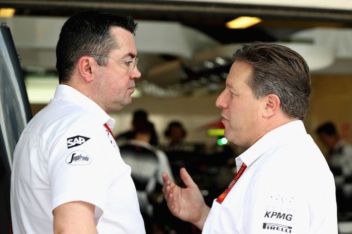 Eric Boullier, liðsstjóri McLaren (t.h.) og Zak Brown (t.v.).