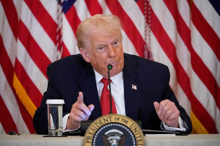 Donald Trump virðist ekki sáttur við að hann fái ekki meiri stuðning varðandi mögulega yfirtöku Grænlands.