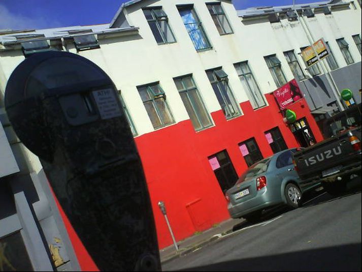 Maðurinn lést í húsi við Frakkastíg í sumar.
