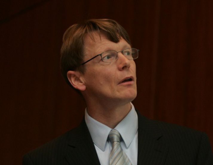 Friðrik Már Baldursson segir að Alþjóðagjaldeyrissjóðurinn virki eins og endurskoðendur á efnahagslíf Íslendinga. Mynd/ Hari.