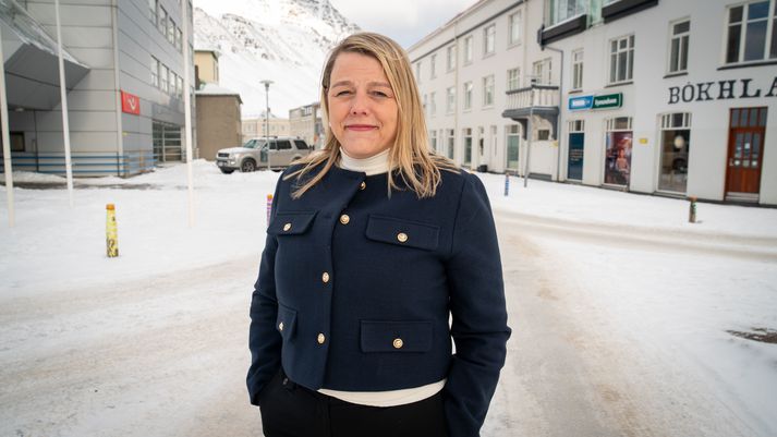 Arna Lára Jónsdóttir bæjarstjóri Ísafjarðarbæjar segir mikilvægt fyrir öryggi íbúa á svæðinu að jarðgöngin verði að veruleika fyrr en til stendur. 