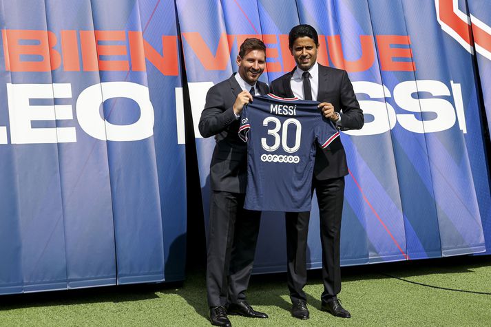 Lionel Messi ásamt Nasser Al Khelaifi, forseta París-Saint Germain og ECA. 