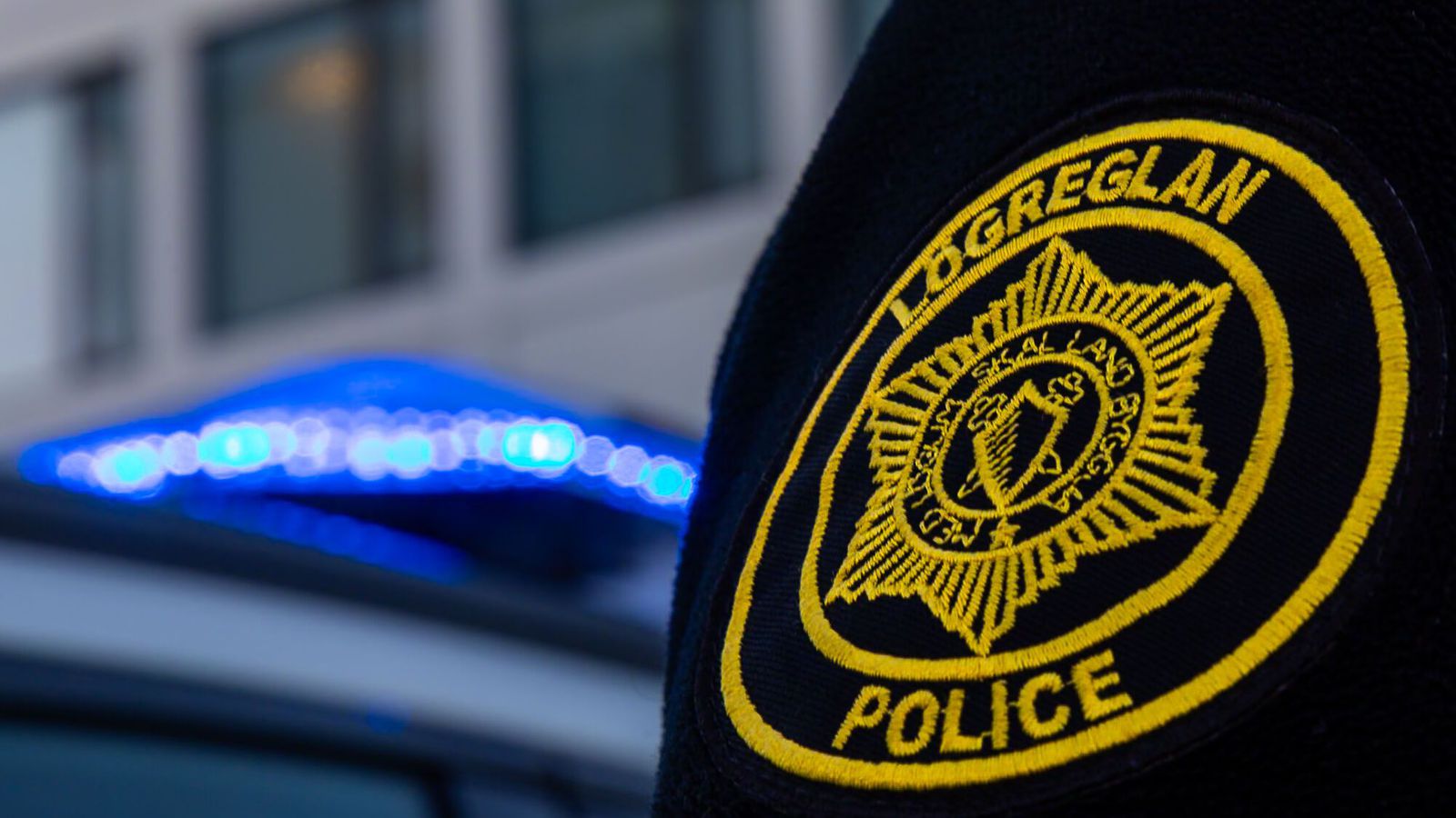 Hand­tekin fyrir að beita opin­beran starfs­mann of­beldi