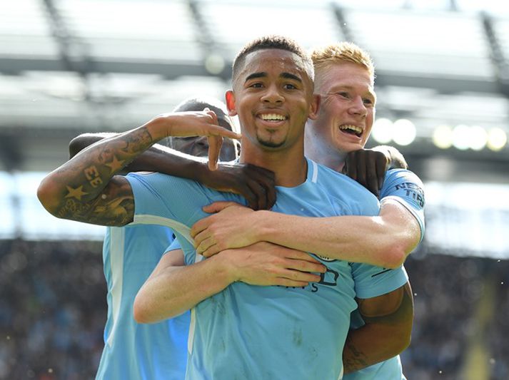 Góðan daginn, Jesus hér. Get ég aðstoðað? Gabriel Jesus fagnar öðru tveggja marka sinna í 5-0 stórsigri Manchester City á Liverpool um helgina.