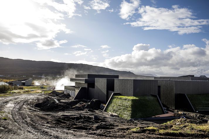 Framkvæmdir við Kraumu eru á lokametrunum en náttúrulaugarnar verða í fyrsta lagi opnaðar í nóvember.