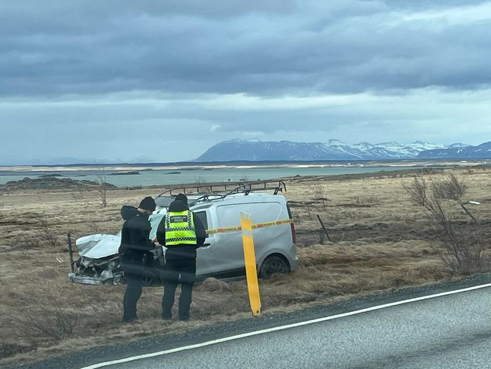 Tveir bílar urðu óökuhæfir en engin slys urðu á fólki.