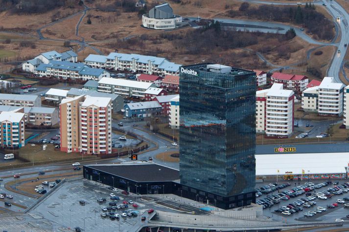 Meðal eigna Eikar eru fasteignir við Smáratorg.