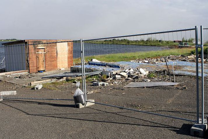 Engin aðstaða hefur verið við gufubaðið að Laugarvatni í tvö ár. Heimamenn lauma sér þó stundum í gufu, því sjálft gufubaðshúsið stendur enn.