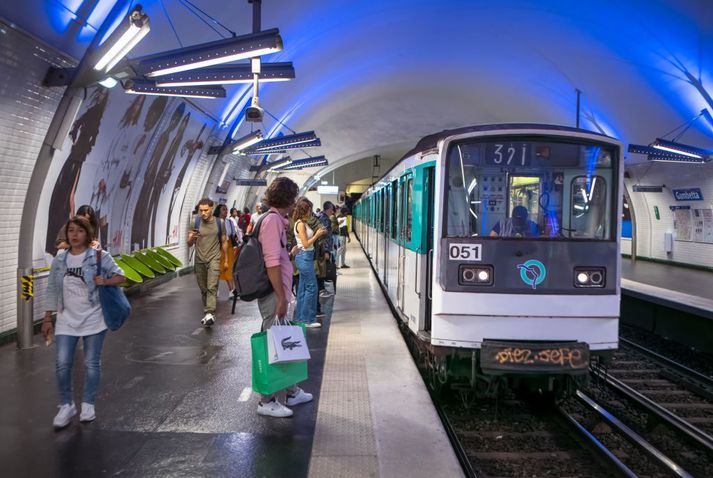 Maðurinn gekk berserksgang í neðanjarðarlestakerfi Parísarborgar.
