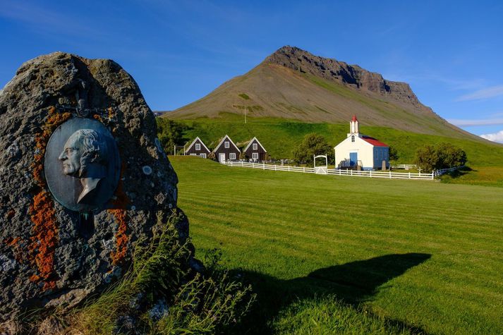 Hrafnseyri við Arnarfjörð var fæðingarstaður Jóns Sigurðssonar.