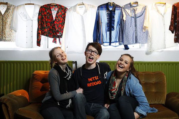 Feta í fótspor foreldranna. Steiney Skúladóttir, Guðmundur Felixson og Eygló Hilmarsdóttir fara með hlutverk í uppsetningu Herranætur á LoveStar. Þau eru öll börn þjóðþekktra leikara.  fréttablaðið/stefán
