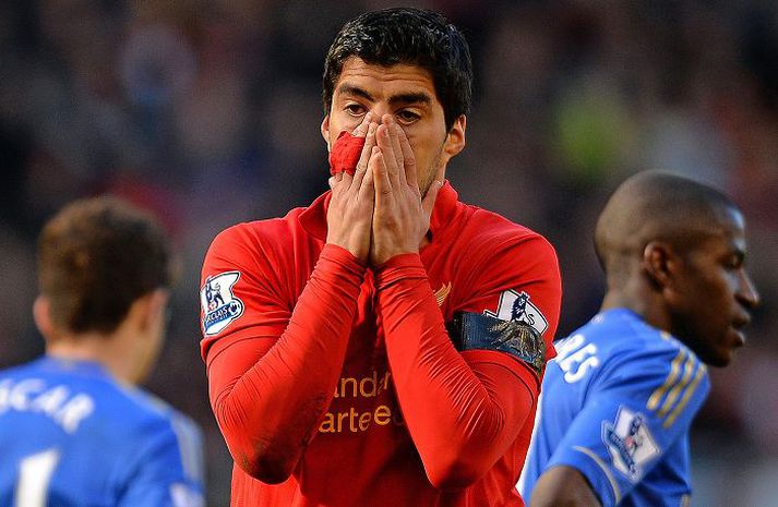 þungur dómur Það er langt þangað til Suarez spilar næst með Liverpool. Hann missir af fyrstu sex leikjum liðsins á næsta tímabili.nordicphotos/afp