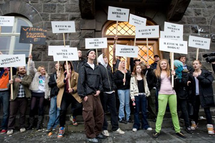 Vinabókahópur mun mótmæla vægum refsingum í kynferðisbrotamálum klukkan þrjú. Mynd tengist frétt ekki beint.
