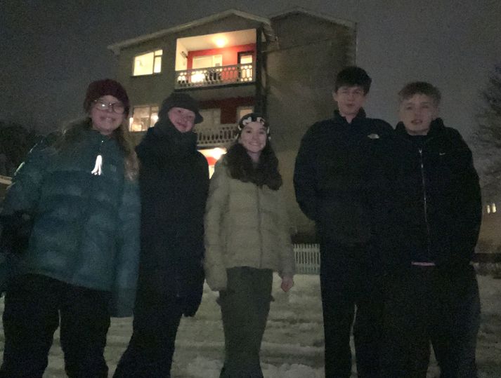  Unnur Elísabet Björnsdóttir, Katrín Orradóttir, Hanna Kaðlín Magnúsdóttir, Ari Helgason og Dagur Atli Grönvold ætla að safna rusli til að komast á Reyki.