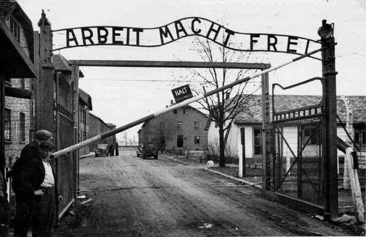 Frá Auschwitz.