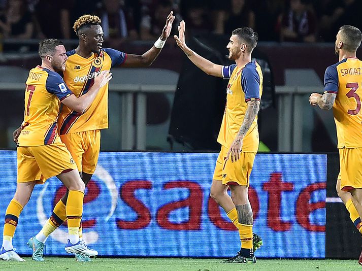 Leikmenn Roma fagna öðru af marki Tammy Abraham í kvöld.