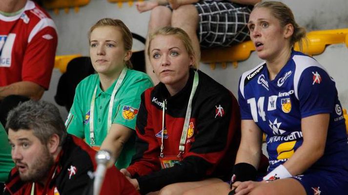 Hrafnhildur Skúladóttir í stúkunni eftir að hún fékk rauða spjaldið.