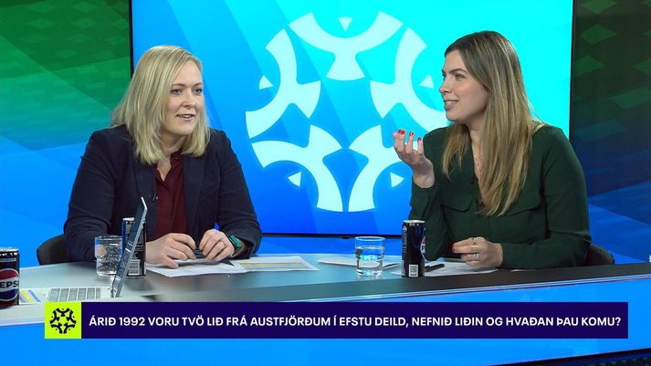 Þóra B. Helgadóttir og Bára Kristbjörg Rúnarsdóttir voru laufléttar þegar þær fóru yfir fyrstu umferðina í Bestu deildinni og tóku meðal annars þátt í spurningakeppni.