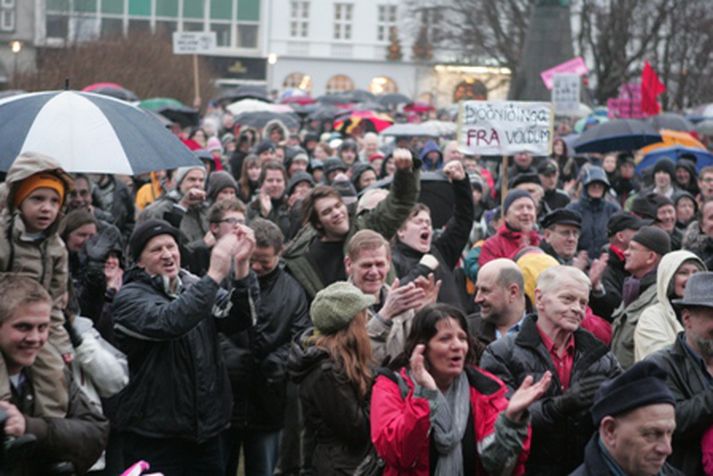 Raddir fólksins standa fyrir mótmælum í fimmtánda sinn í dag.