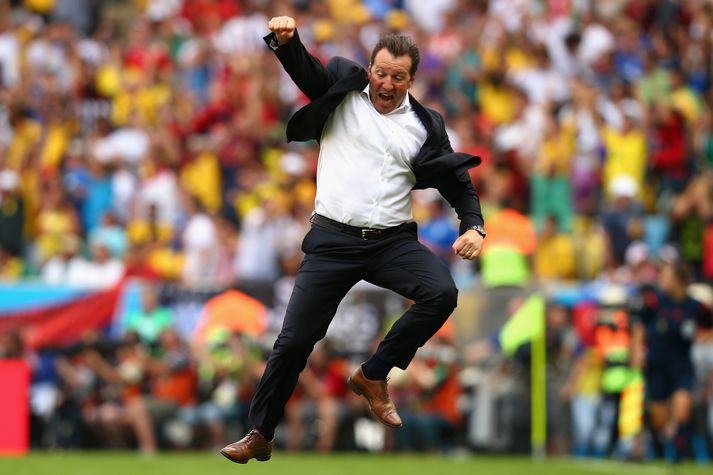 Marc Wilmots fagnar marki Belga.