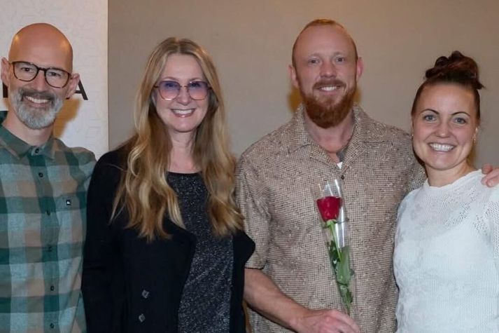 Árni Björn ásamt fyrrverandi samstarfsfélögum sem hann hefur nú kvatt fyrir þjálfunina. 