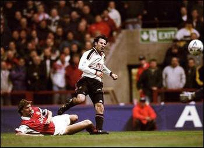 Ryan Giggs stígur í 700. skipti fram á stóra sviðið með Man. Utd í dag er liðið mætir Liverpool á Anfield.
