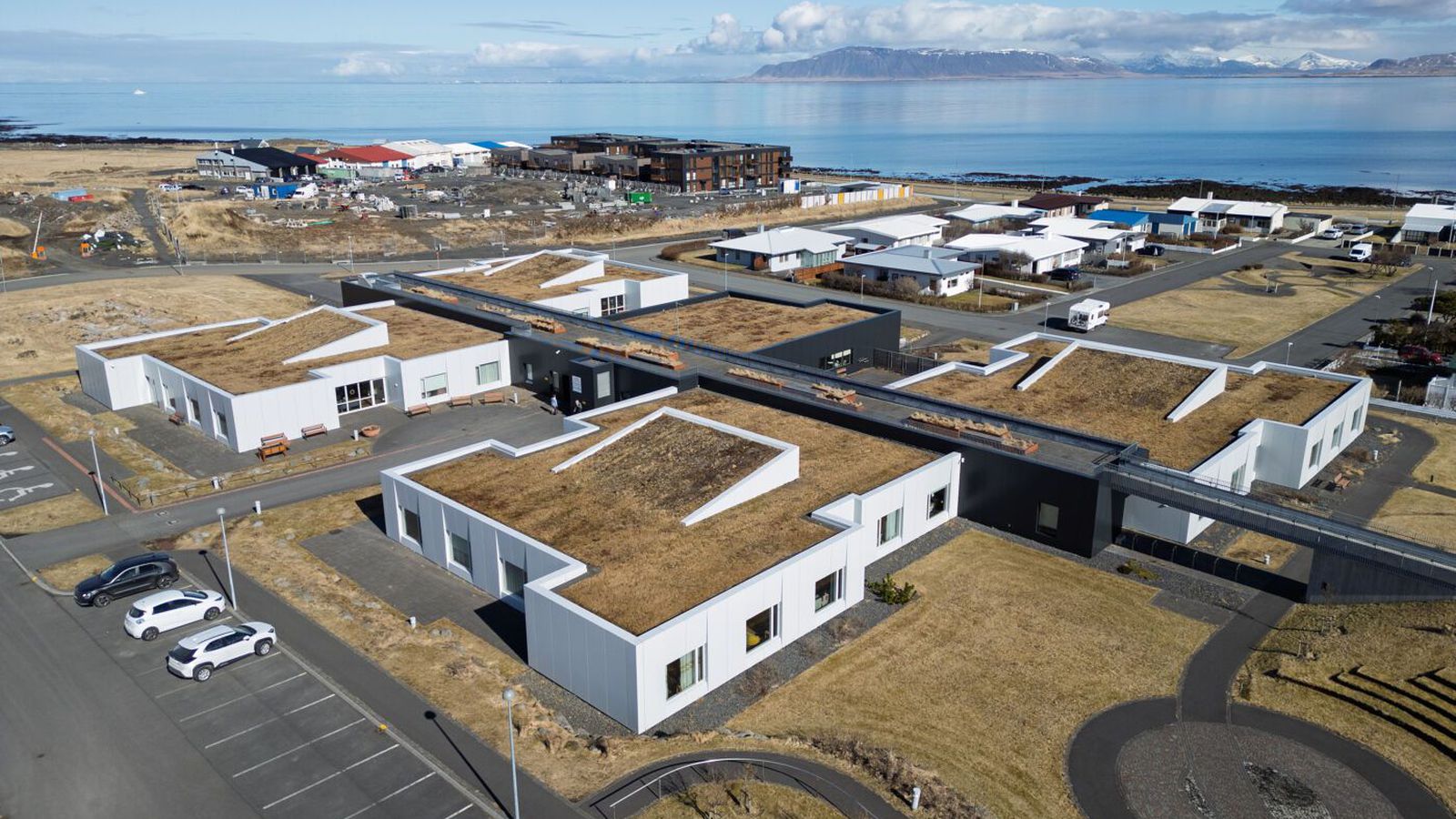 Engin á­kvörðun tekin eftir upp­sögn dagdvalarsamnings