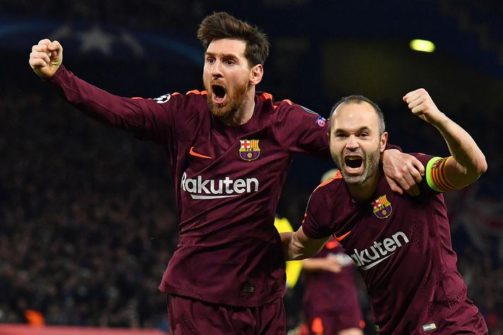 Lionel Messi og Iniesta fagna.