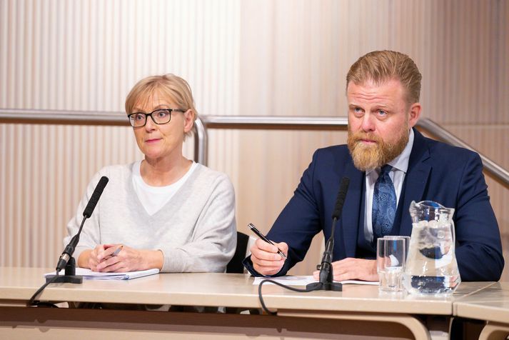 Rannveig Sigurðardóttir, varaseðlabankastjóri og Ásgeir Jónsson, seðlabankastjóri, munu fara yfir ákvörðun peningastefnunefndar um að hækka stýrivexti.