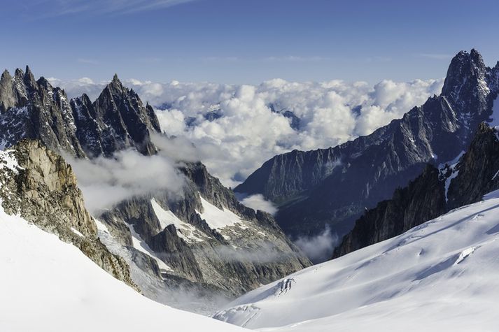 Í Mont Blanc fjalllendinu í Ölpunum eru ellefu tindar sem eru hærri en 4.000 metrar.