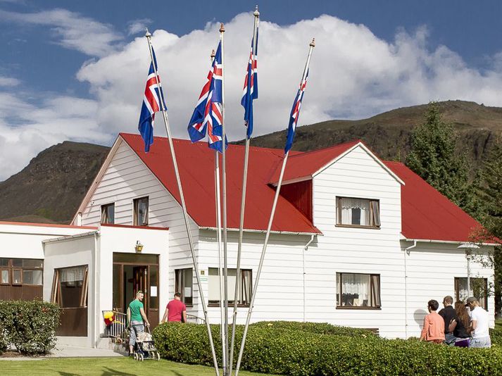 Hjúkrunarheimilið Ás í Hveragerði er eitt af Grundarheimilunum. Starfsmaður þar hefur nú greinst með kórónuveiruna.