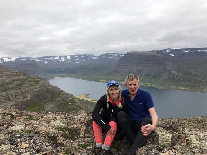 Egill Heiðar gekk á Bardaga við Álftafjörð í fyrradag, ásamt Önnu Lind Ragnarsdóttur, sem var einn af stofnfélögum Geisla þegar hún var 13 ára gömul og síðar formaður.  Þarna sér inn í Álftafjarðarbotn.