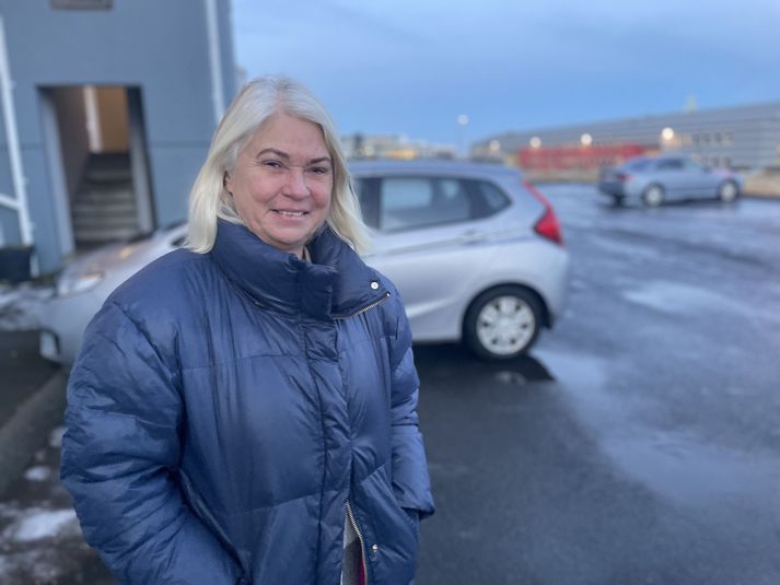 „Ég verð að fara út í hvaða veðri sem er, hvort sem mér líkar verr eða betur,“ segir Björg Loftsdóttir sjúkraliði hjá Reykjavíkurborg sem fær ekki að nota nagladekk við heimahjúkrun.