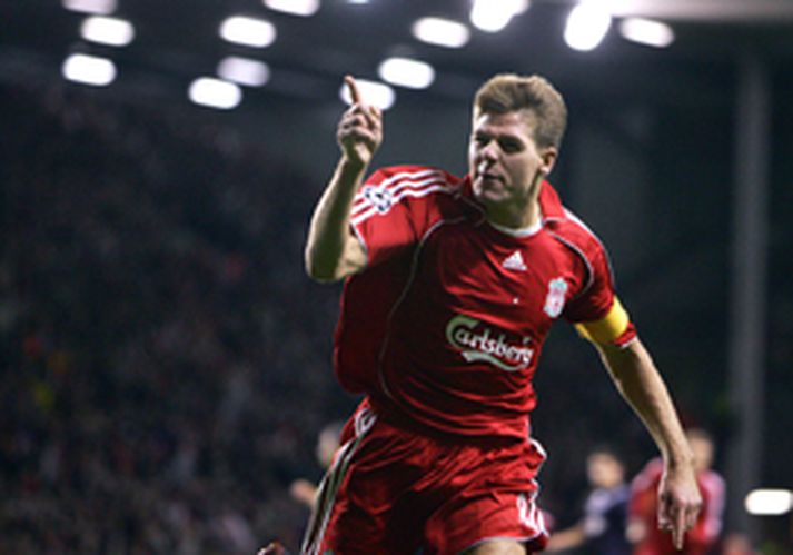 Steven Gerrard hefur farið á kostum með Liverpool í undanförnum leikjum - á miðjunni.