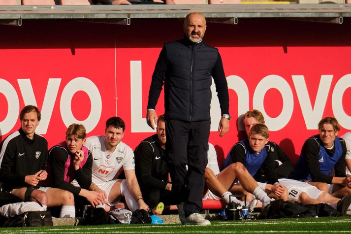 Aleksandar Linta, þjálfari ÍBV, er að ná að snúa við gengi sinna manna.