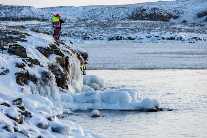 Frá leit viðbragðsaðila við Þingvallavatn. Vélin fannst í vatninu á föstudagskvöld.